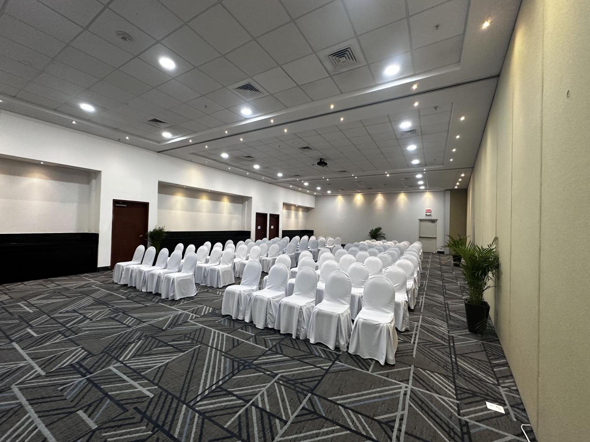 Holiday Inn Express Merida By Ihg Bagian luar foto