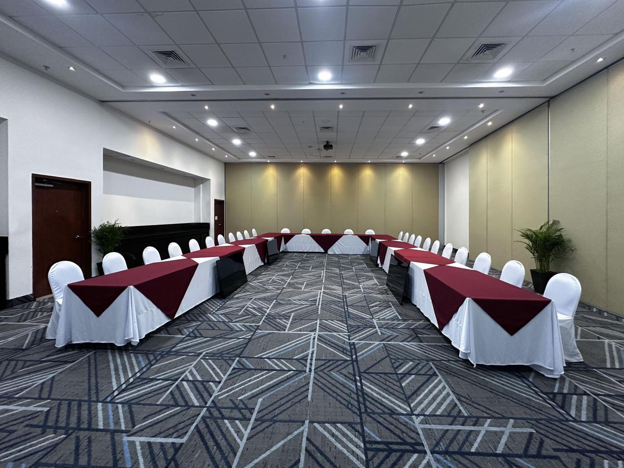 Holiday Inn Express Merida By Ihg Bagian luar foto