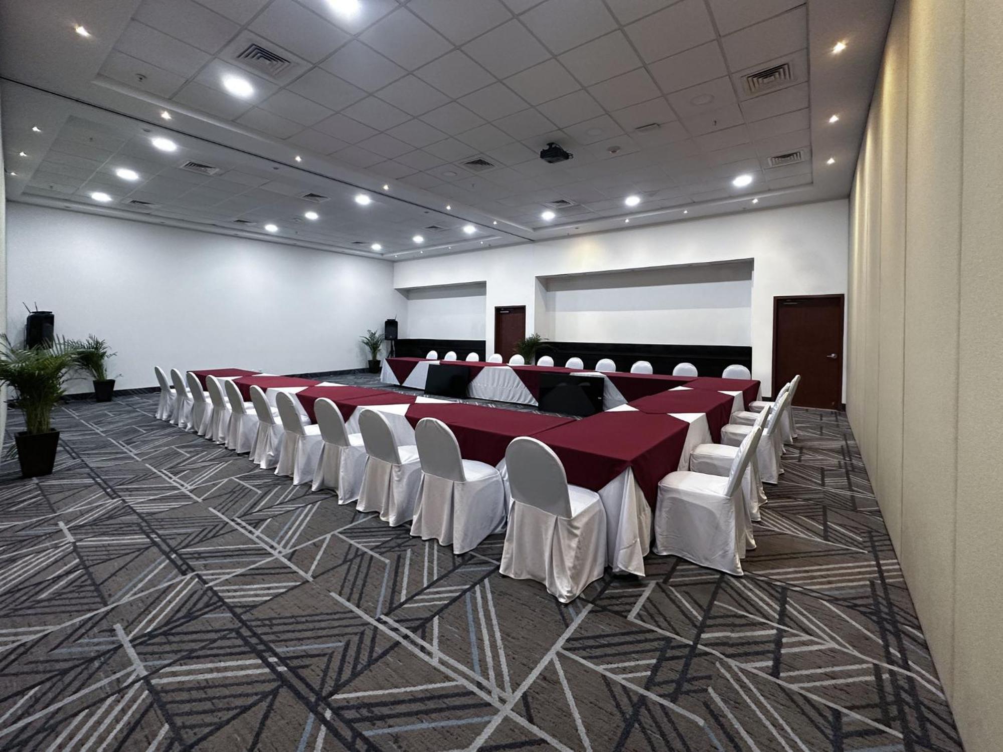 Holiday Inn Express Merida By Ihg Bagian luar foto