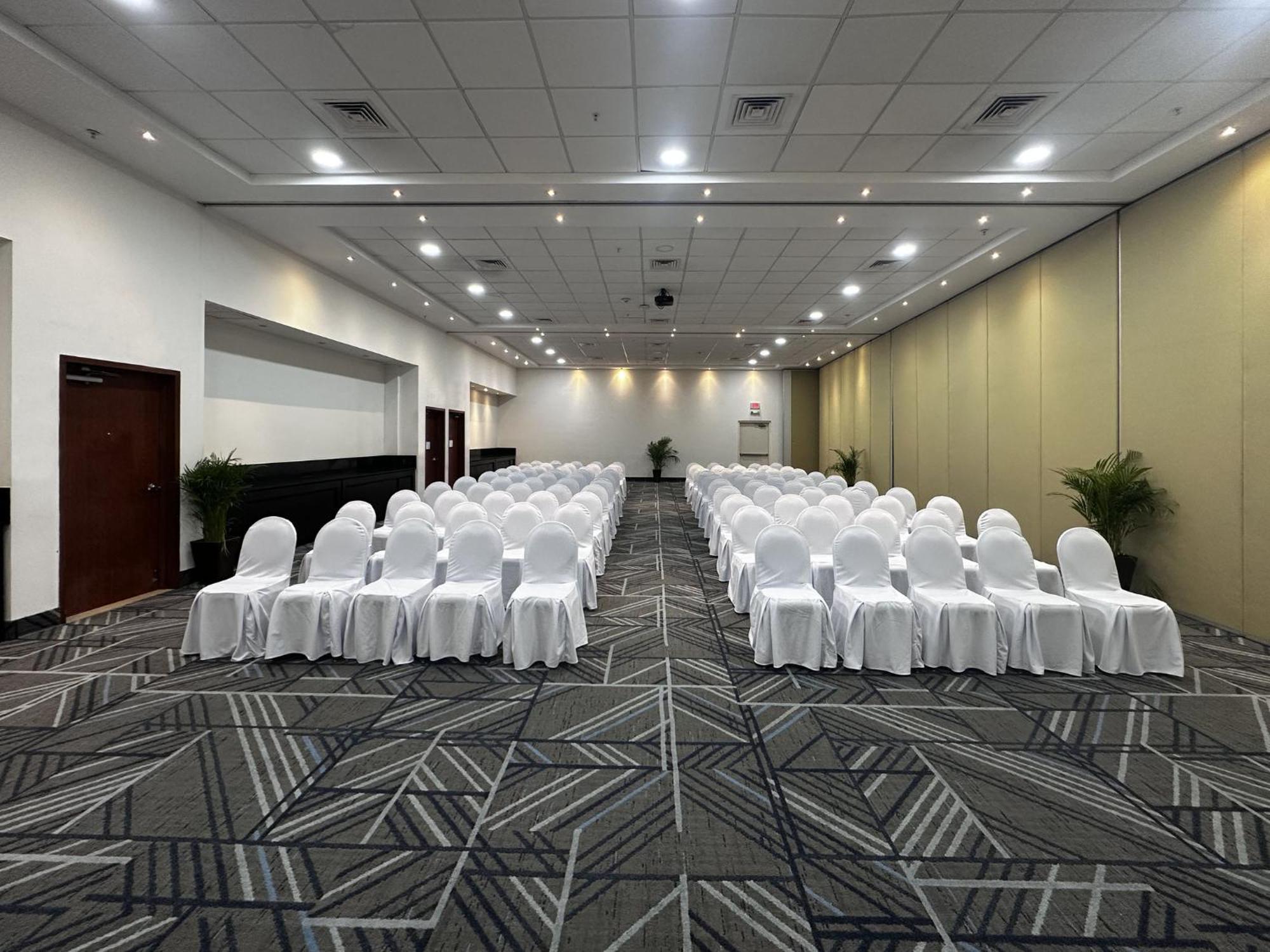 Holiday Inn Express Merida By Ihg Bagian luar foto